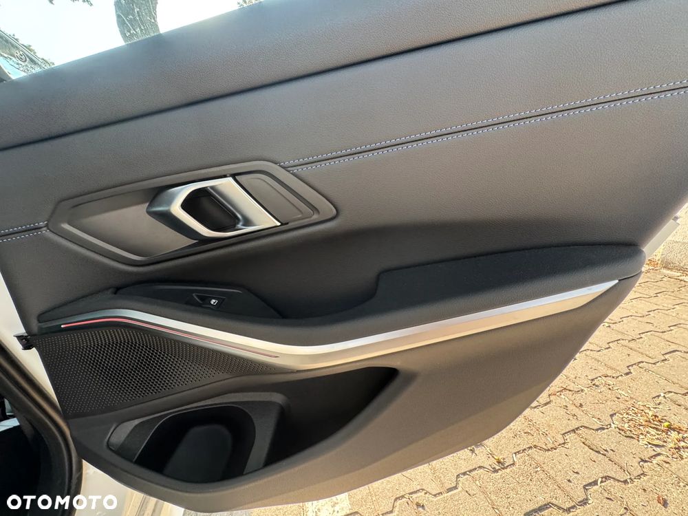 BMW Seria 3 318i M Sport - 17