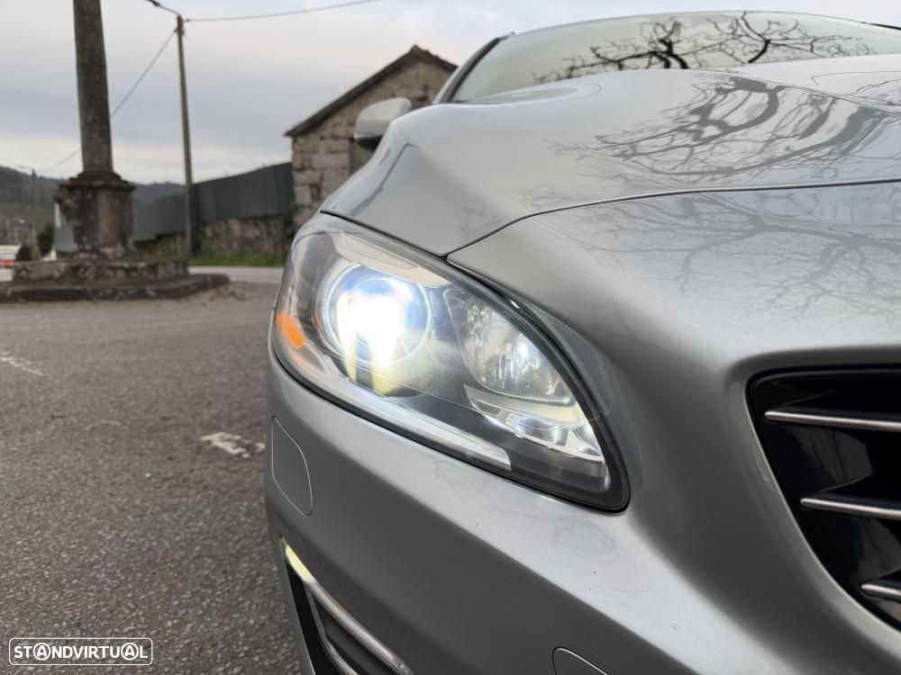 Volvo V60 D6 Plug-In-Hybrid AWD Geartronic Pure Limited - 12