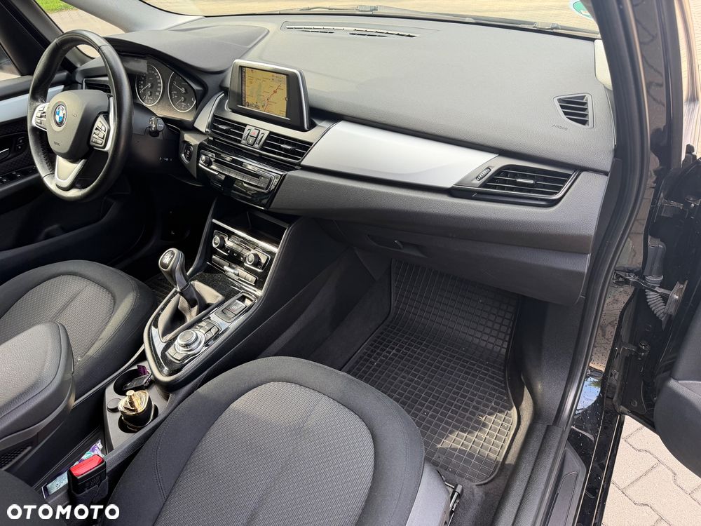 BMW Seria 2 218d - 11