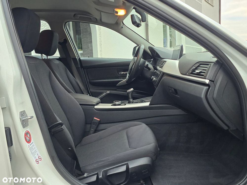 BMW Seria 3 316i Sport Line - 24