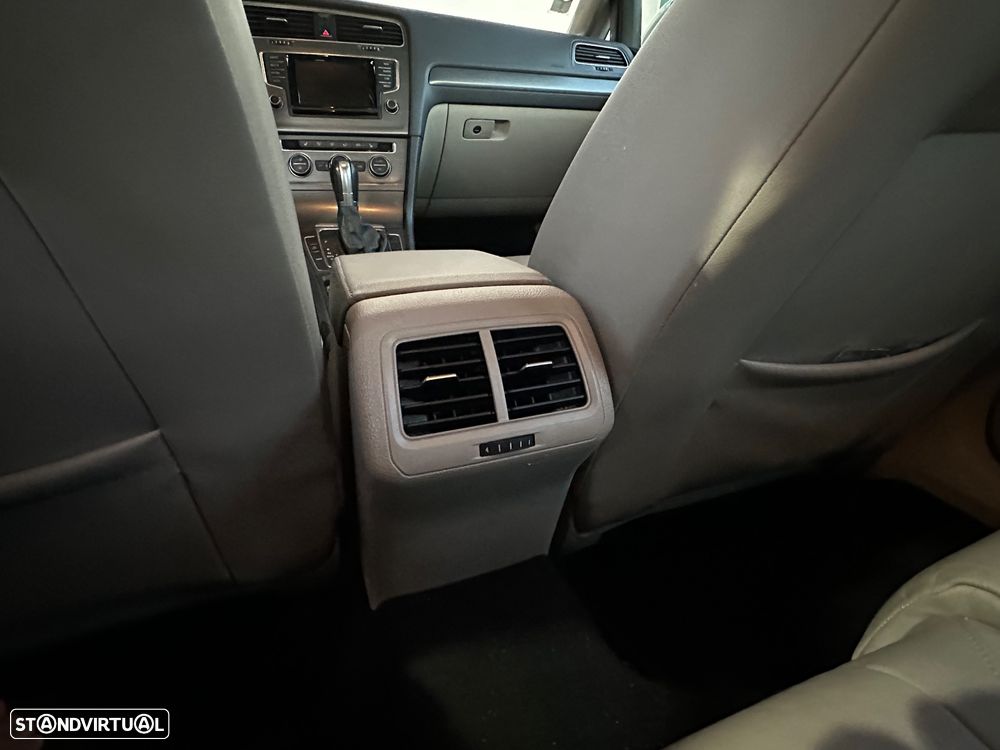 VW Golf 1.6 TDi Highline DSG - 29