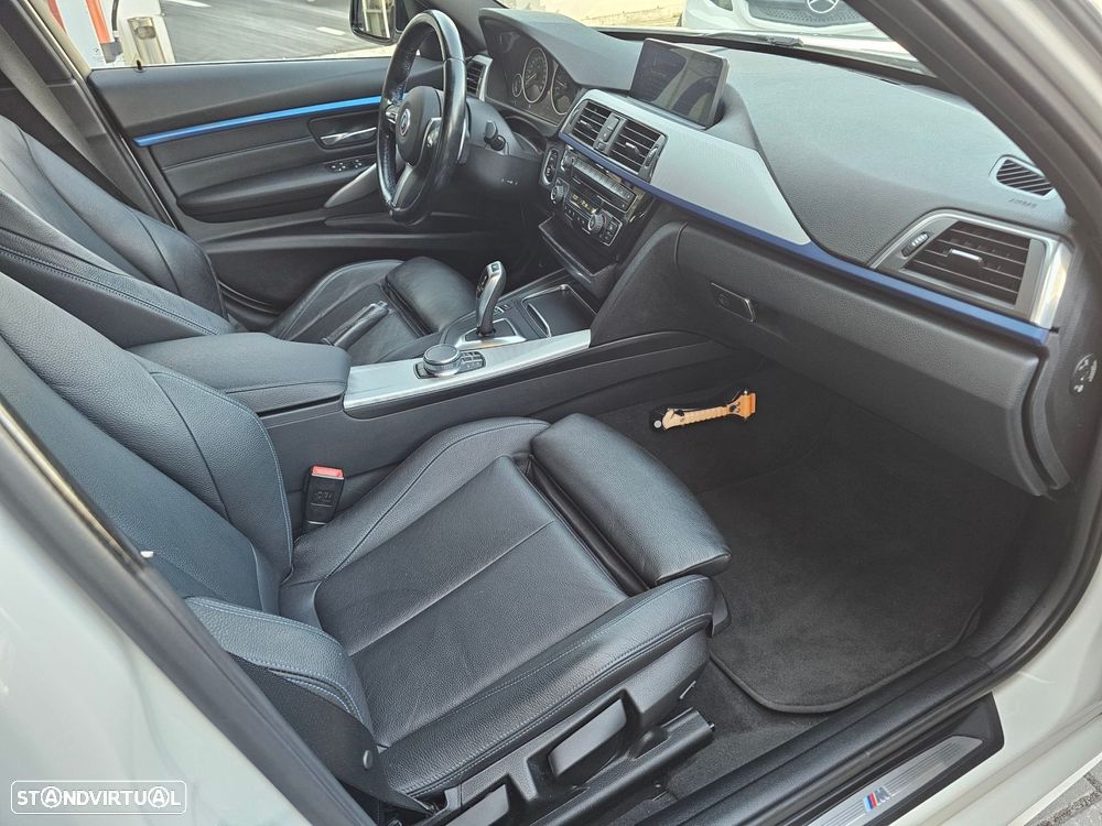BMW 320 i Touring Pack Desportivo M - 14