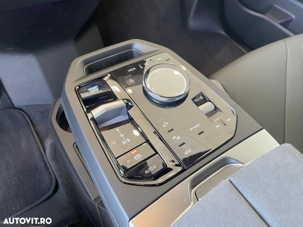 BMW iX xDrive45 - 11