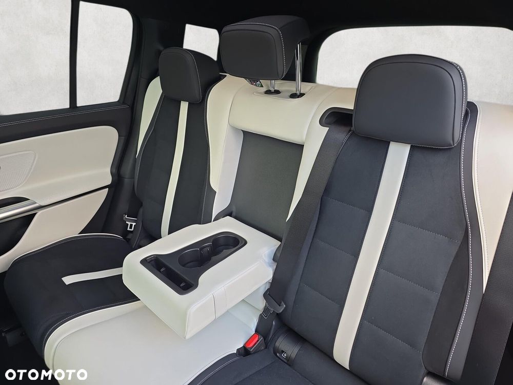 Mercedes-Benz GLB - 13