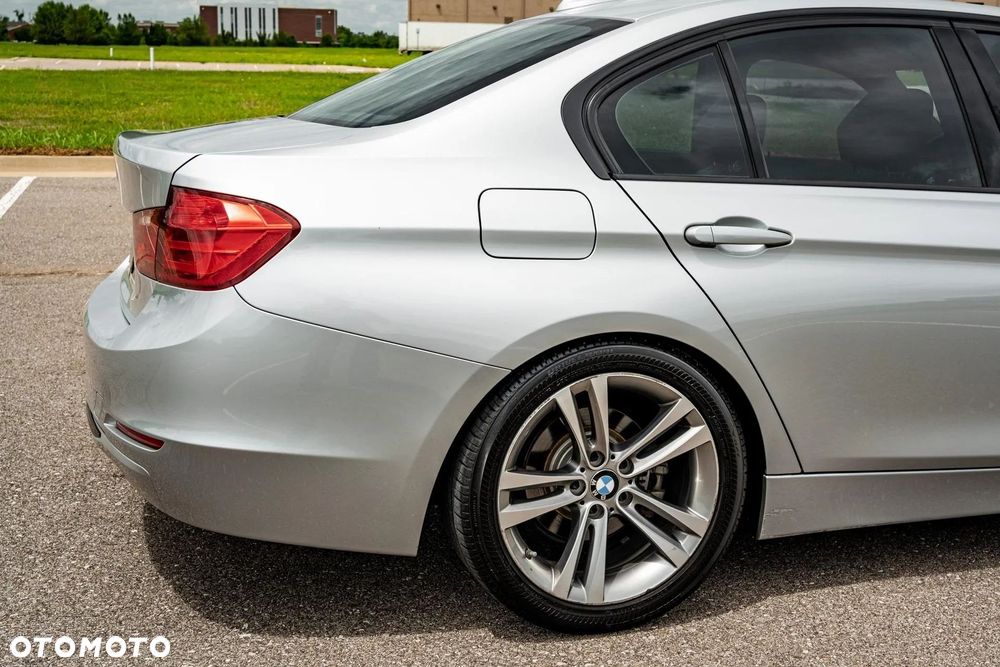 BMW Seria 3 330i Sport Line Shadow - 13