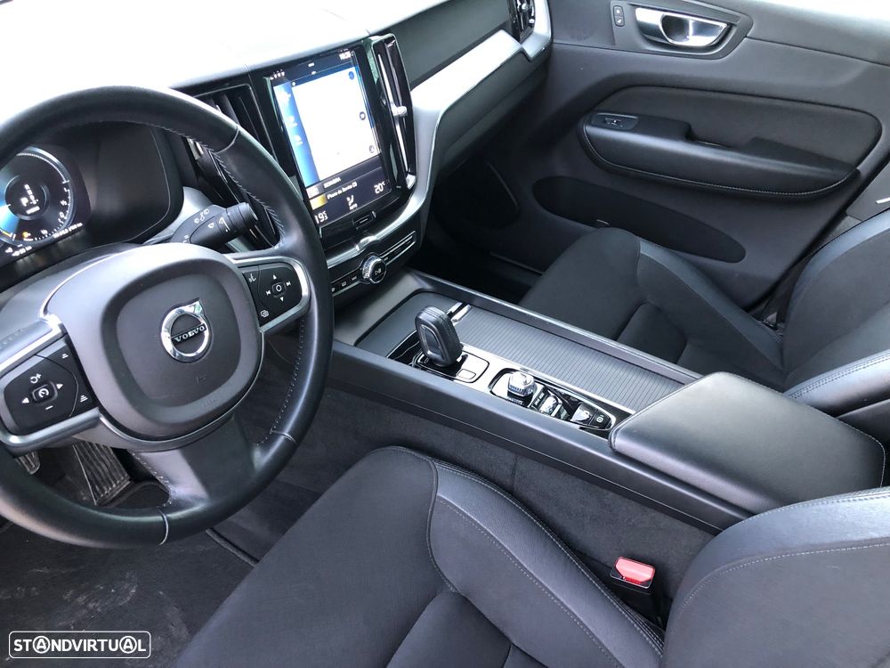 Volvo XC 60 2.0 T8 PHEV Momentum Plus AWD - 28