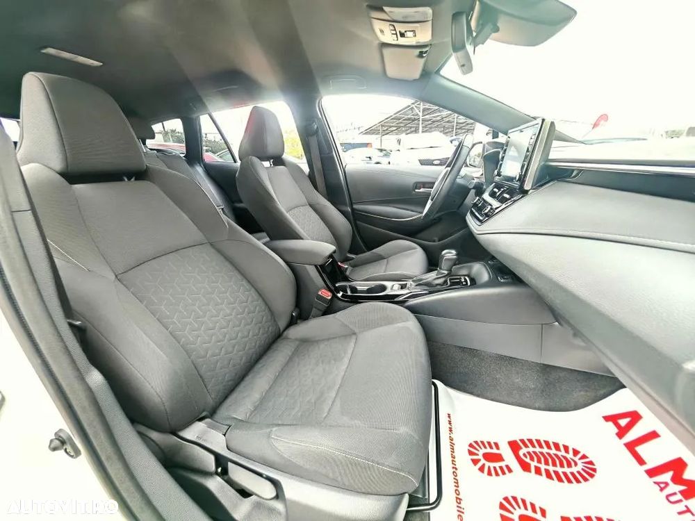 Toyota Corolla ver-sedan-1-8-hsd-dynamic - 9