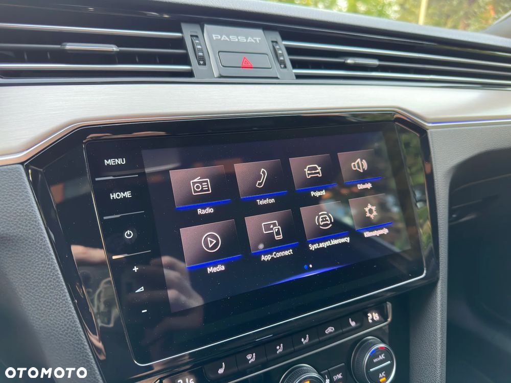 Volkswagen Passat 1.6 TDI SCR DSG Conceptline - 28