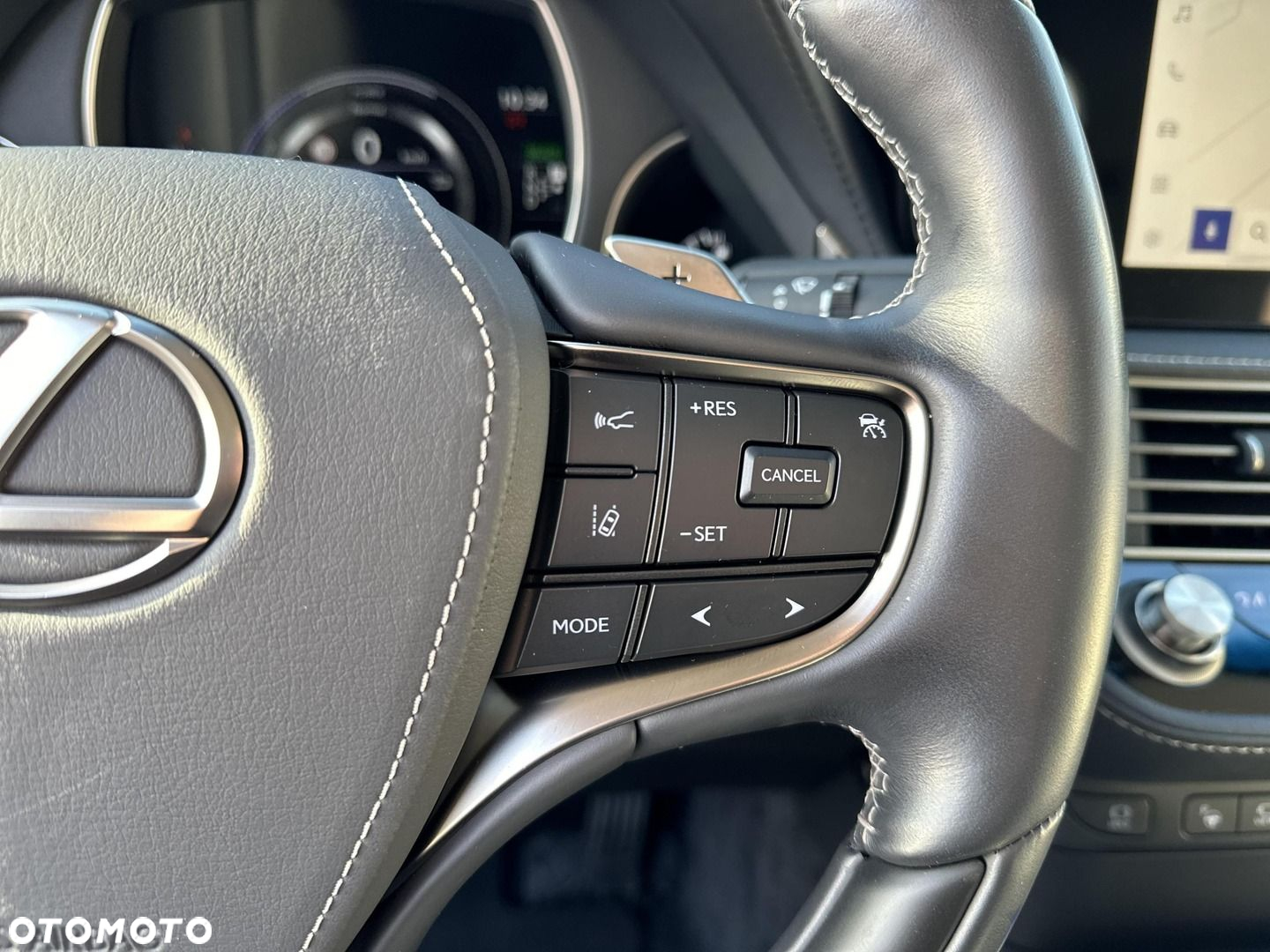 Lexus LS 500h Prestige AWD - 18
