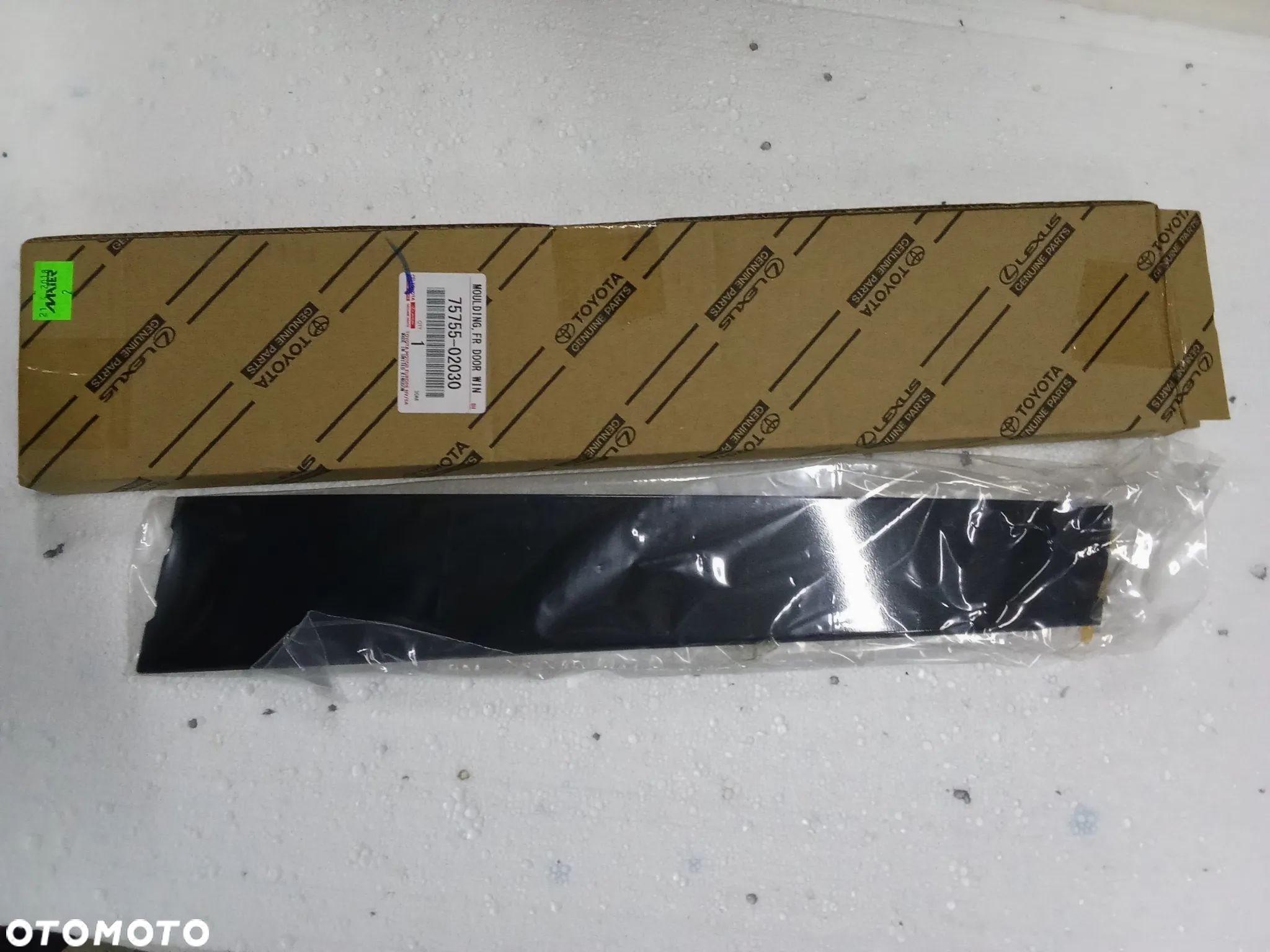 Toyota Auris II listwa drzwi 75755-02030 - 1