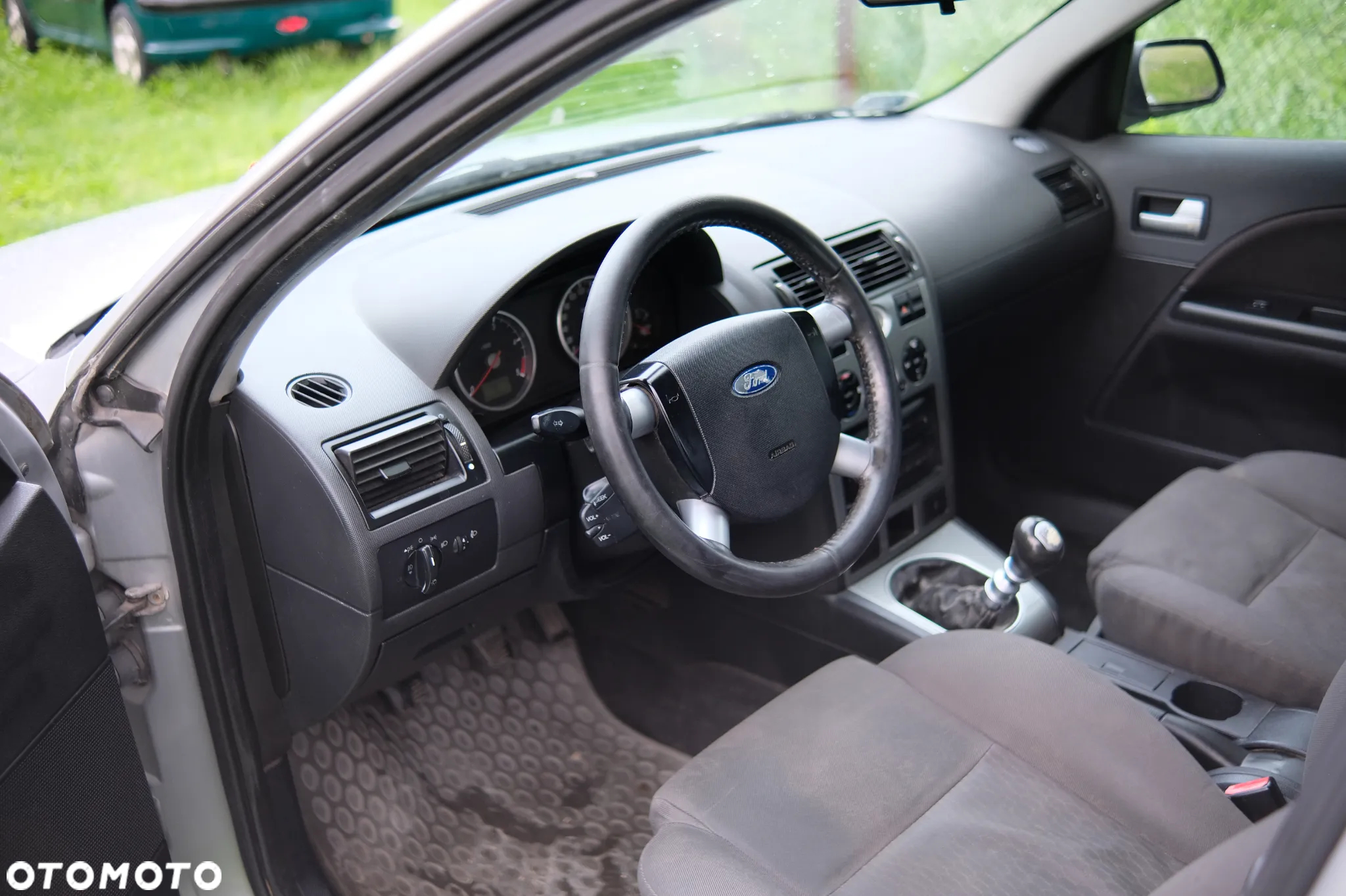 Ford Mondeo 2.0 TDDi Ambiente - 11