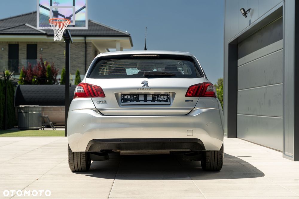 Peugeot 308 - 8