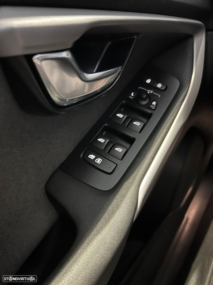 Volvo V40 Cross Country 2.0 D3 - 15