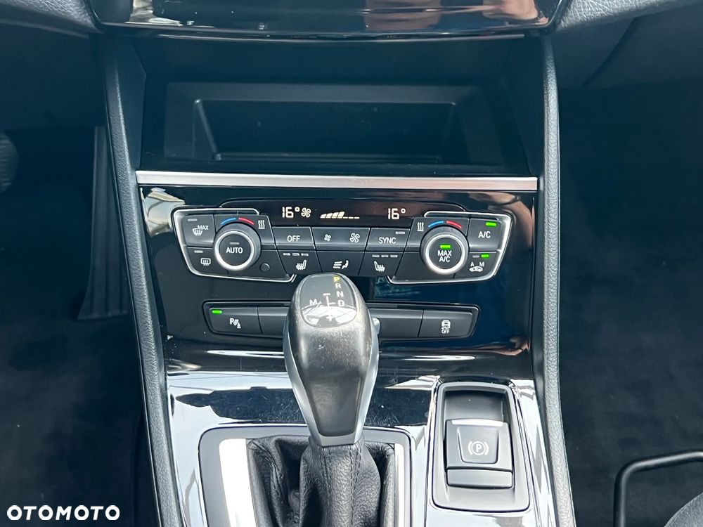 BMW Seria 2 218d Advantage - 26