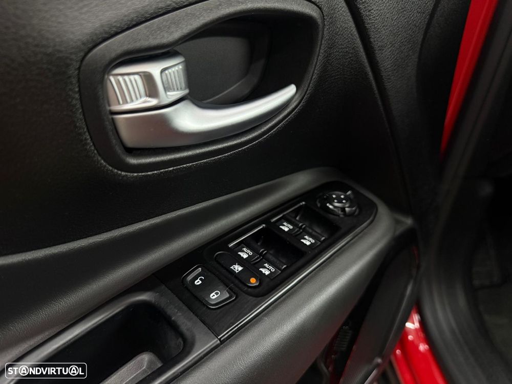 Jeep Renegade 1.3 T Night Eagle DCT - 24