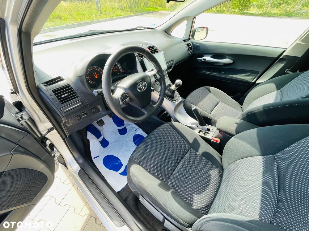 Toyota Auris 1.6 Executive - 9