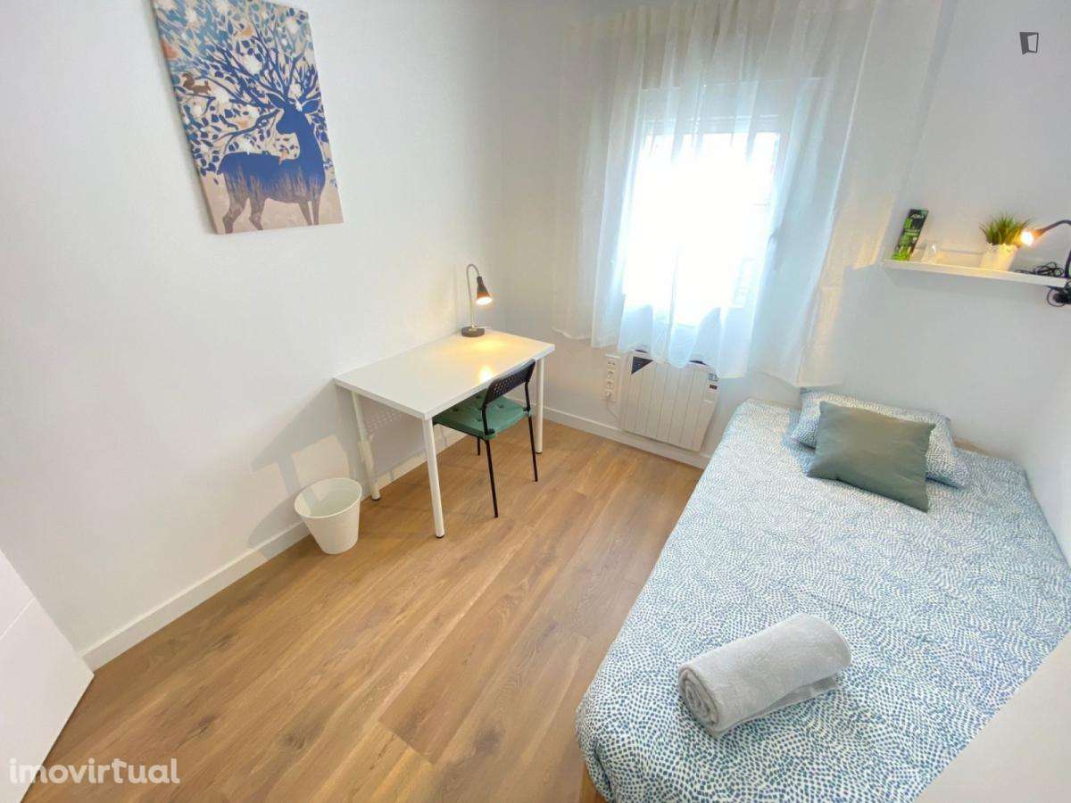 Quarto - localizado em Roma-Areeiro Lisbon - Grande imagem: 4/15