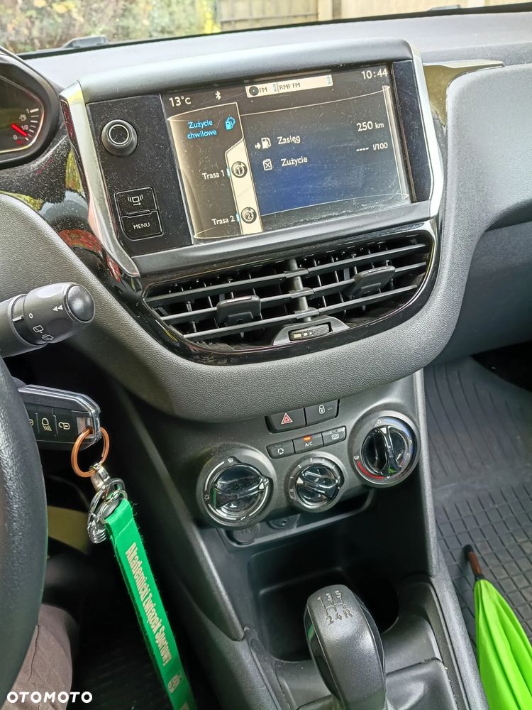 Peugeot 208 - 6