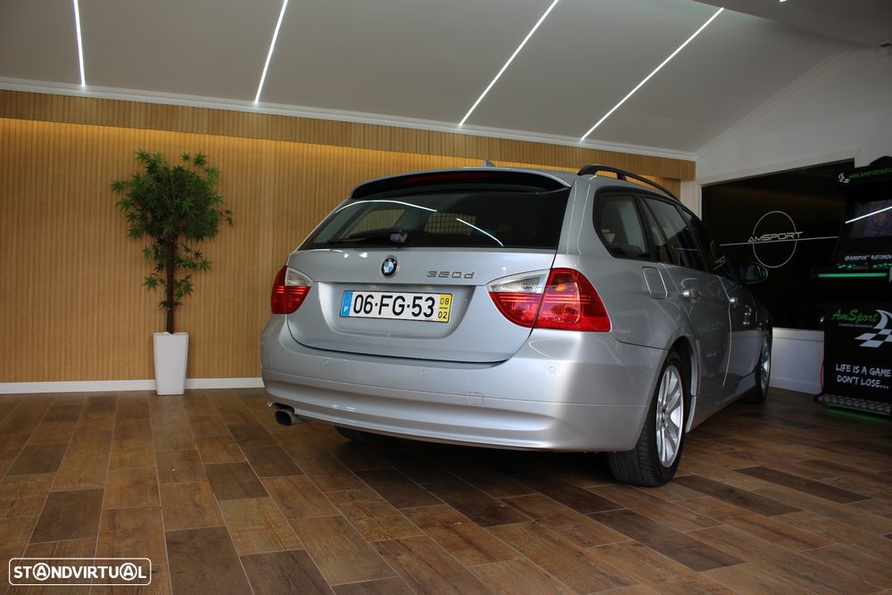 BMW 320 d Dynamic - 16