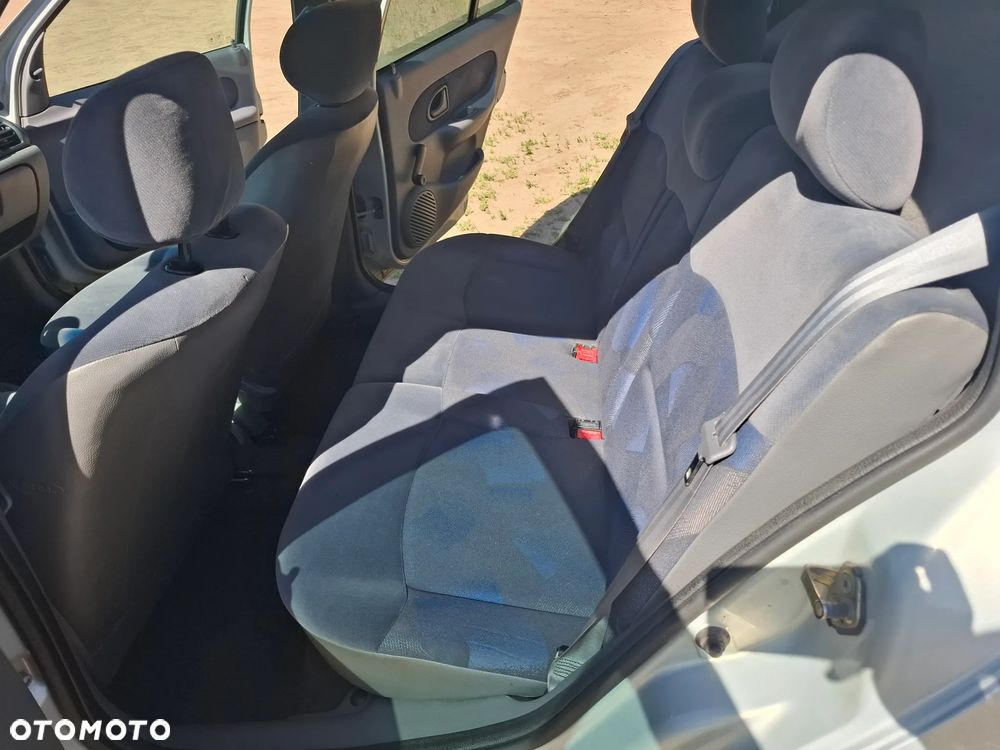 Renault Clio 1.4i RT - 8