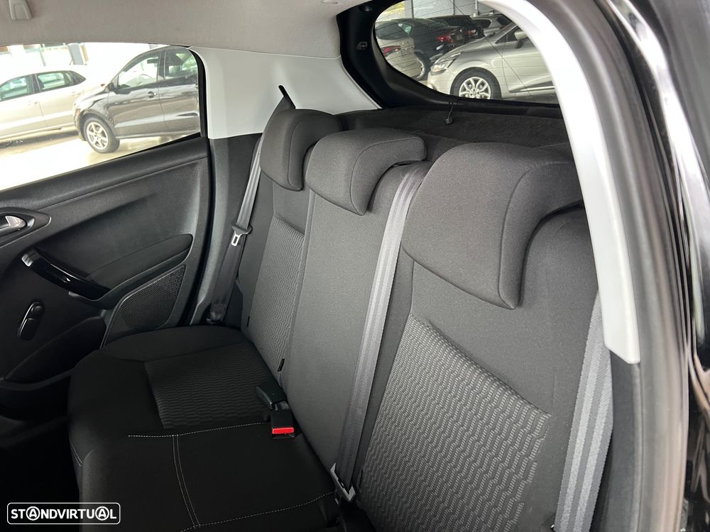 Peugeot 208 1.2 PureTech Active - 23