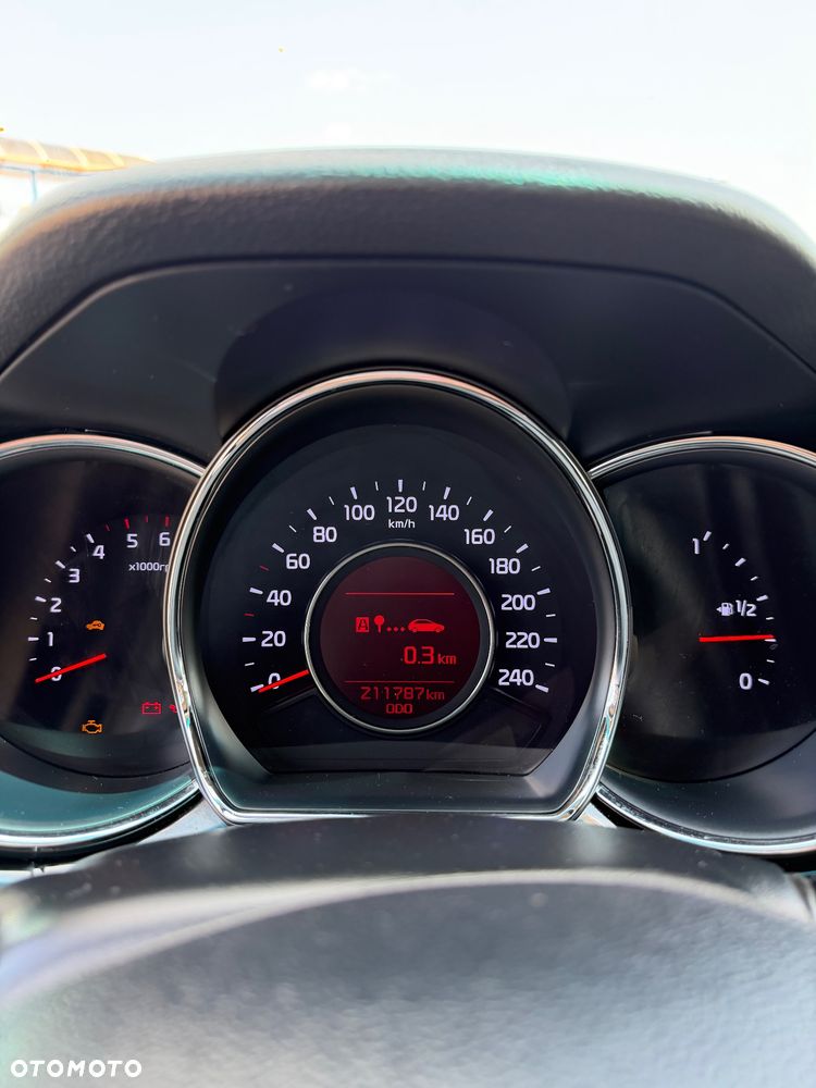 Kia Ceed - 11