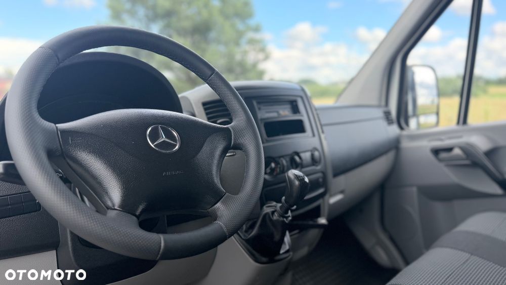 Mercedes-Benz Sprinter - 12