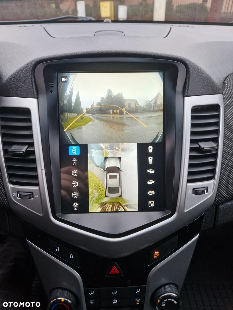 Chevrolet Cruze 1.6 LS+ - 12