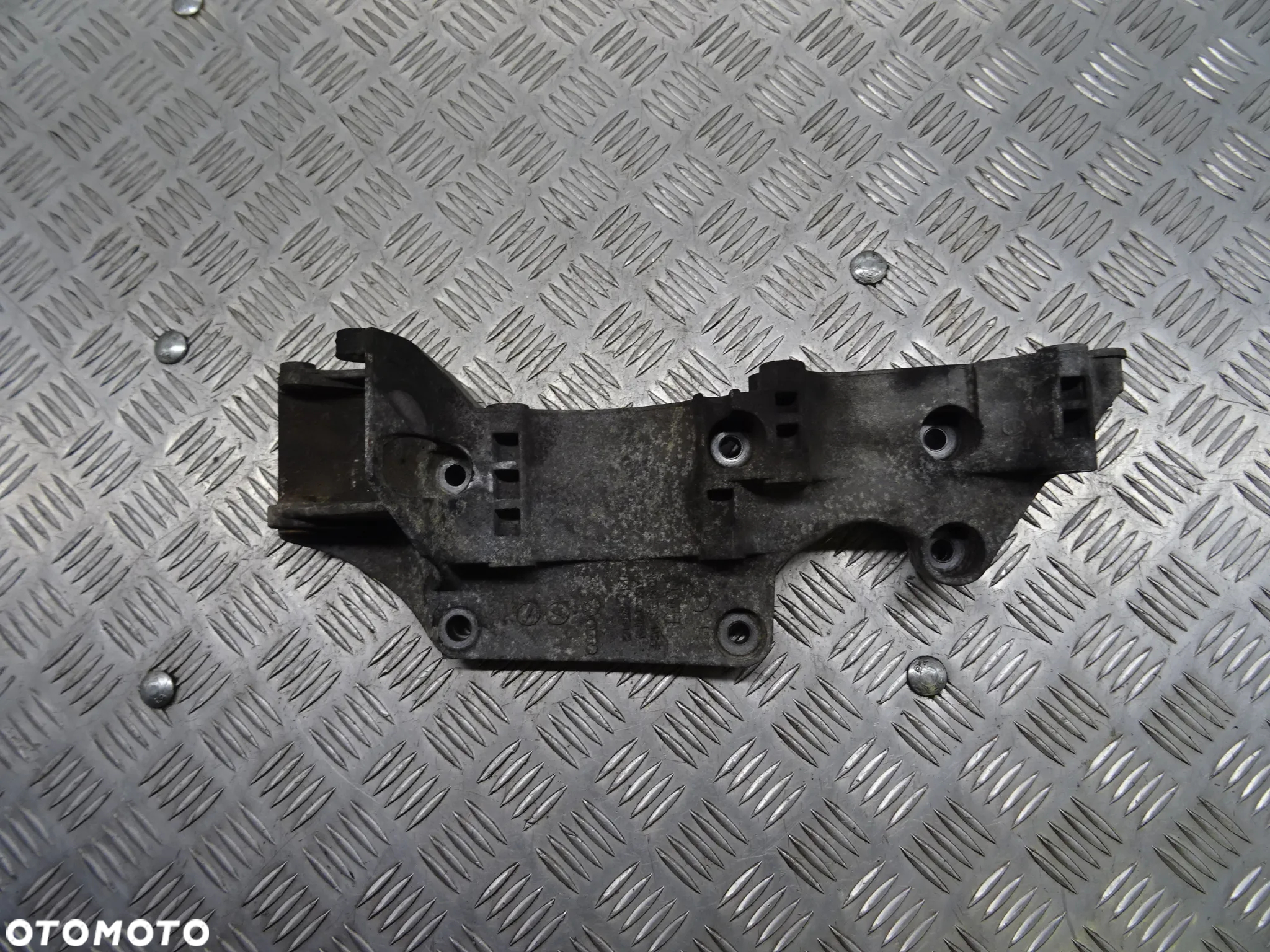 VW CADDY III 03-10 1.9 TDI ŁAPA ALTERNATORA - 2
