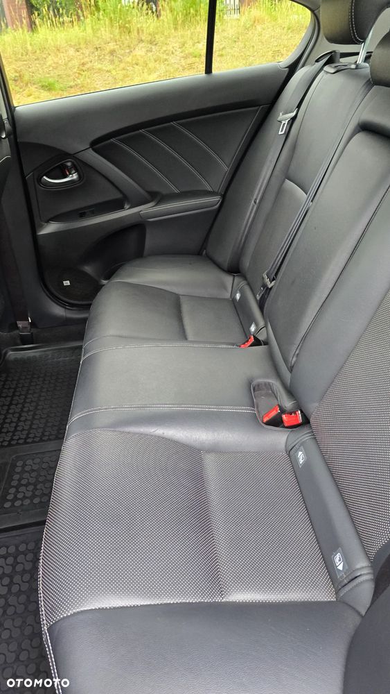 Toyota Avensis 1.8 Premium - 25