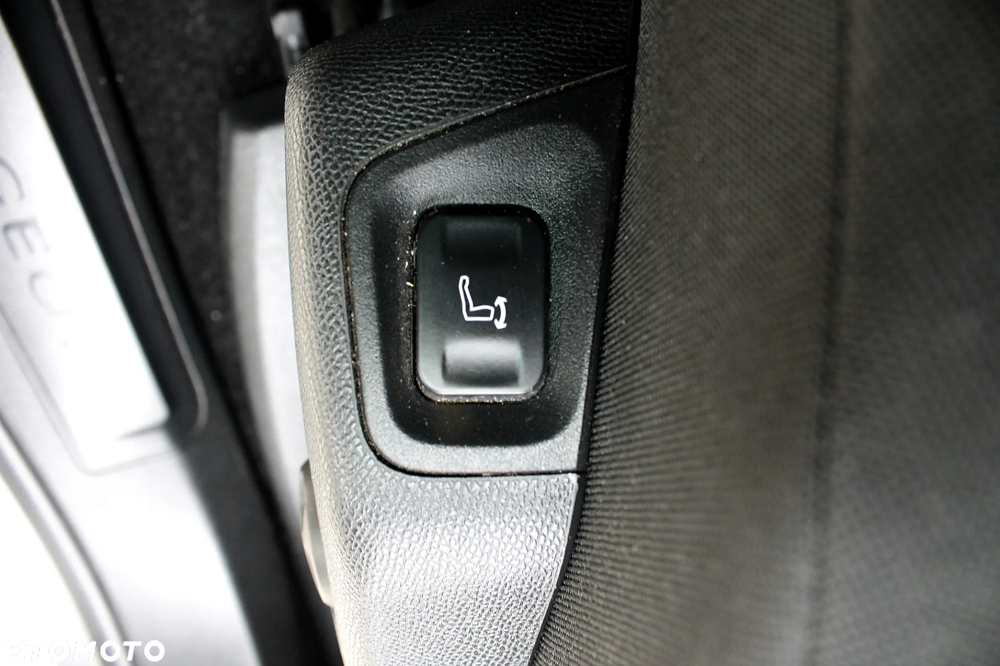 Peugeot 3008 2.0 BlueHDi Active S&S - 12