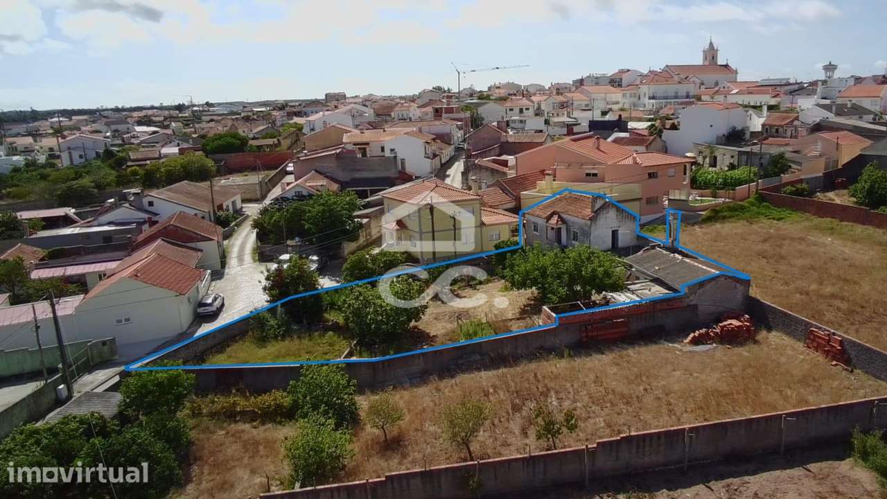 Moradia antiga com terreno — charme, autenticidade e enorme potencial - Grande imagem: 3/16