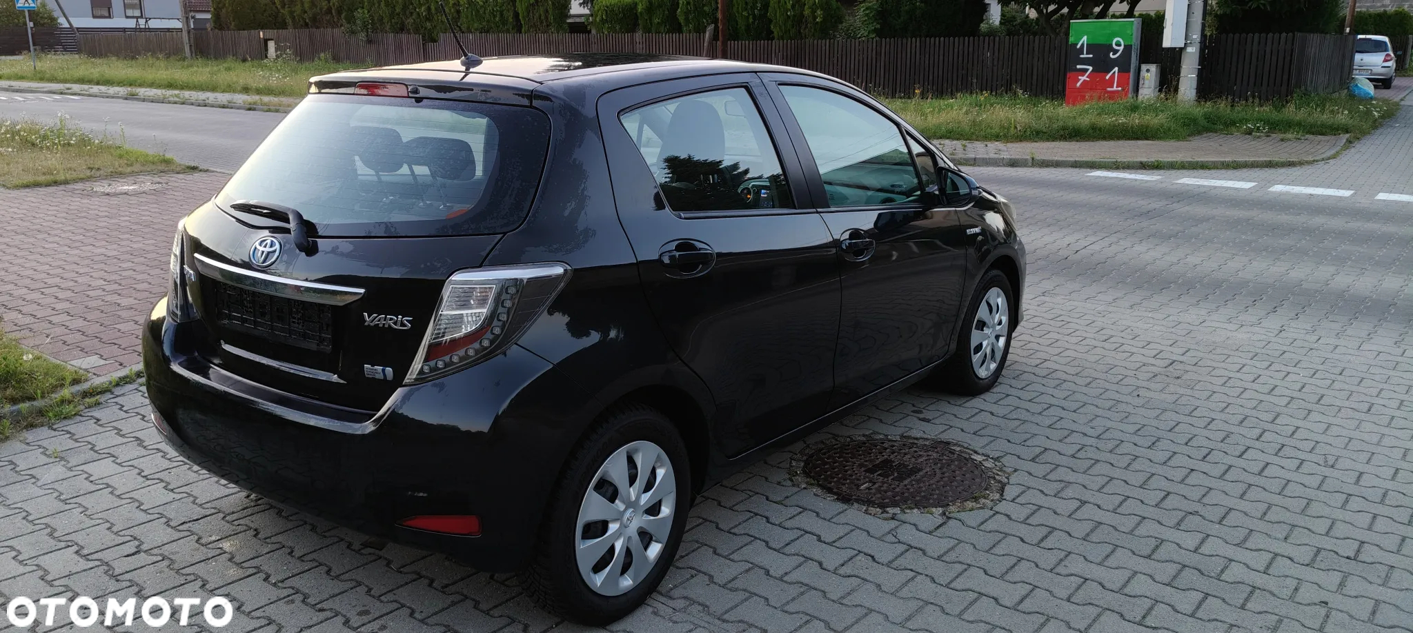 Toyota Yaris Hybrid 100 Dynamic - 4