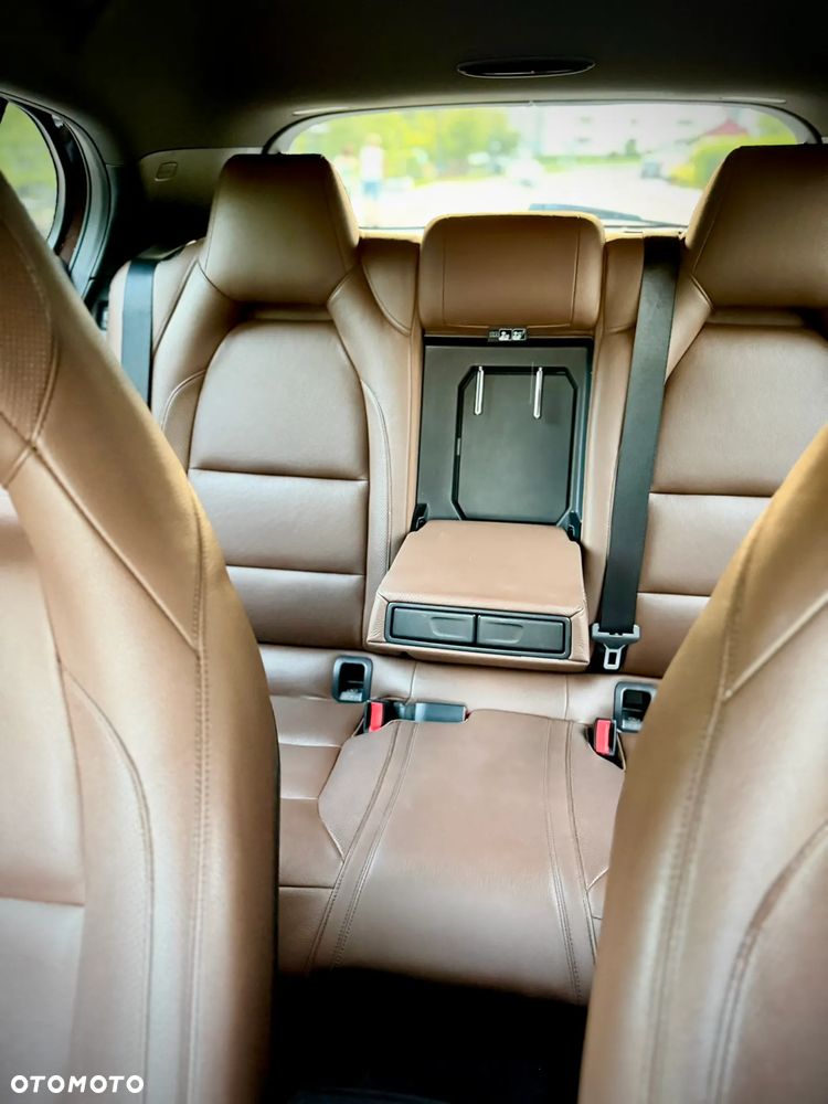 Mercedes-Benz GLA - 24