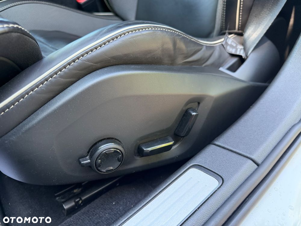 Volvo V60 B3 B R-Design - 20