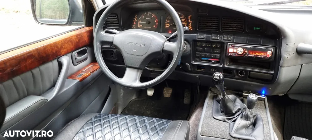 Toyota Land Cruiser - 32