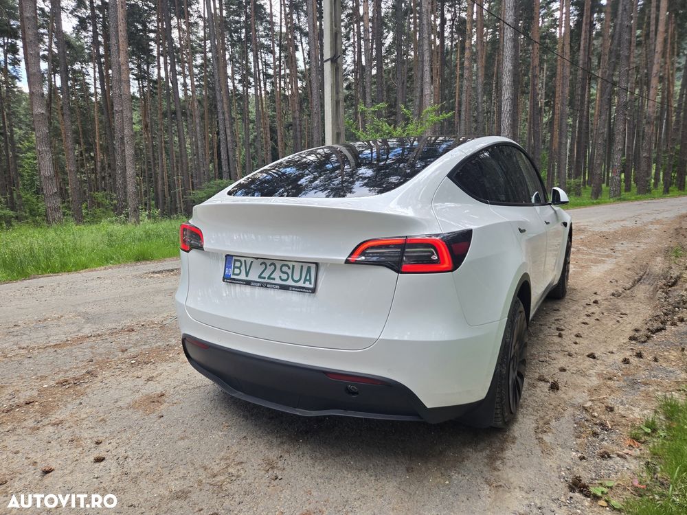 Tesla Model Y - 9