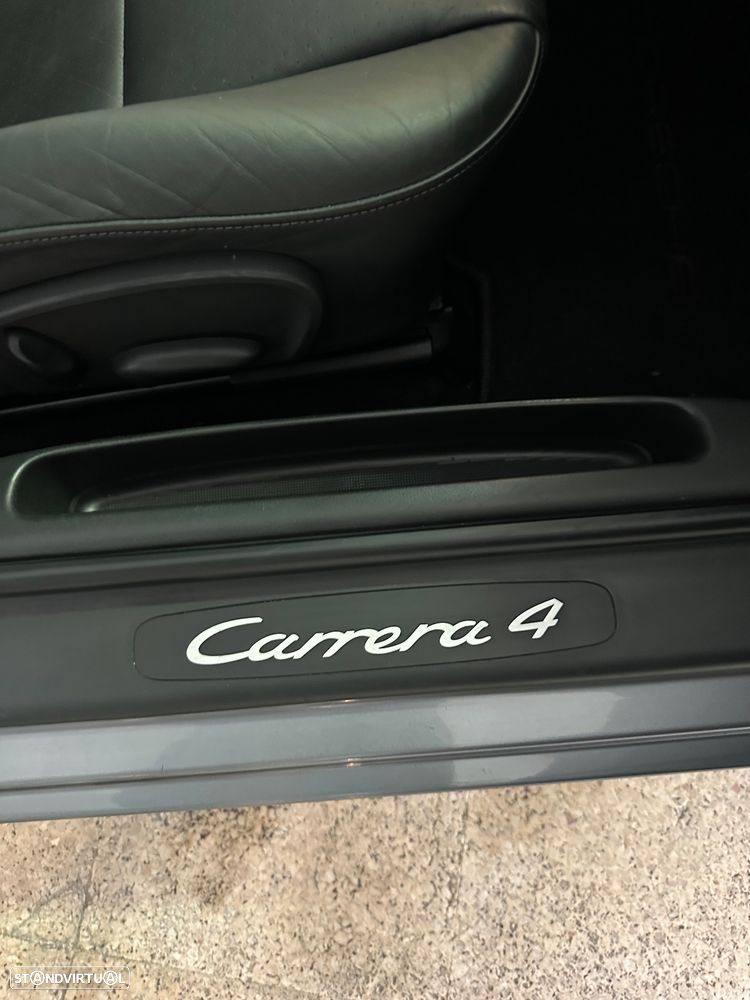 Porsche 911 (996) Carrera 4 - 25