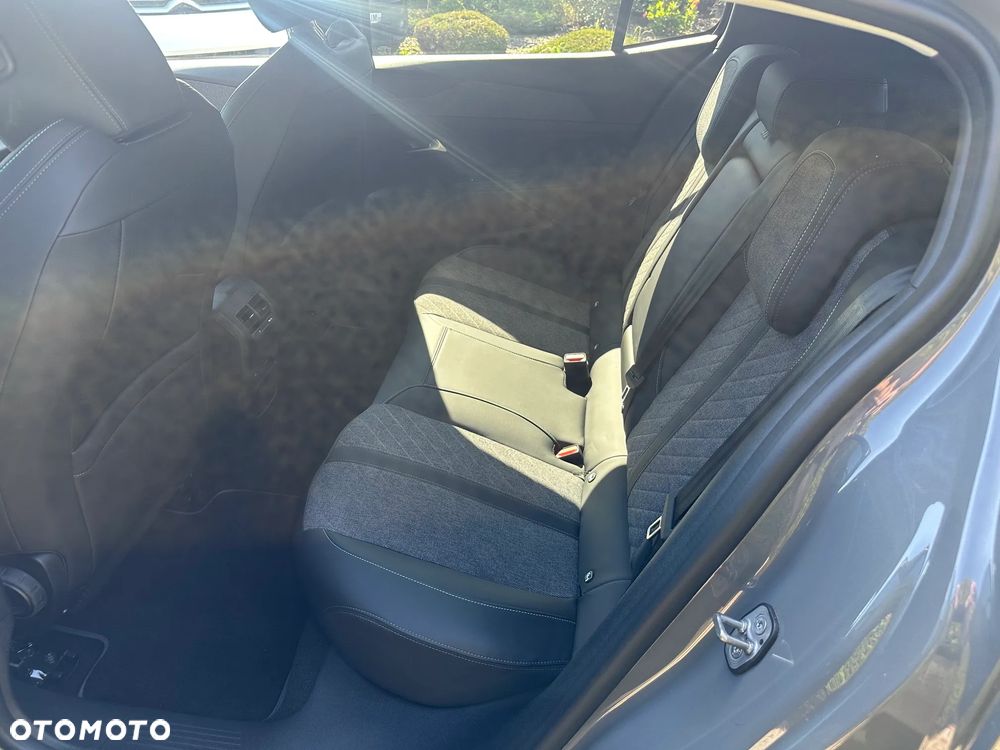 Peugeot 408 1.6 Plug-In Hybrid 180 Allure Pack EAT8 - 10