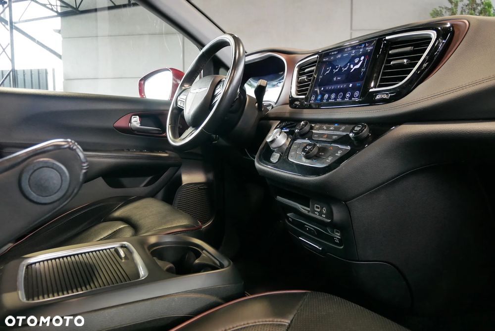 Chrysler Pacifica - 31