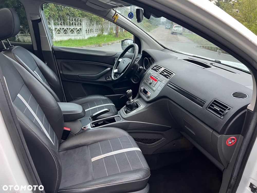 Ford Kuga 2.0 TDCi 2x4 Titanium - 15