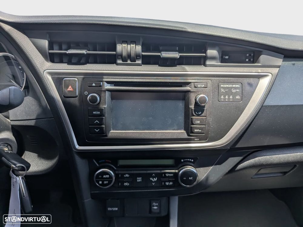 Toyota Auris 1.4 D-4D Comfort+Pack Sport - 13