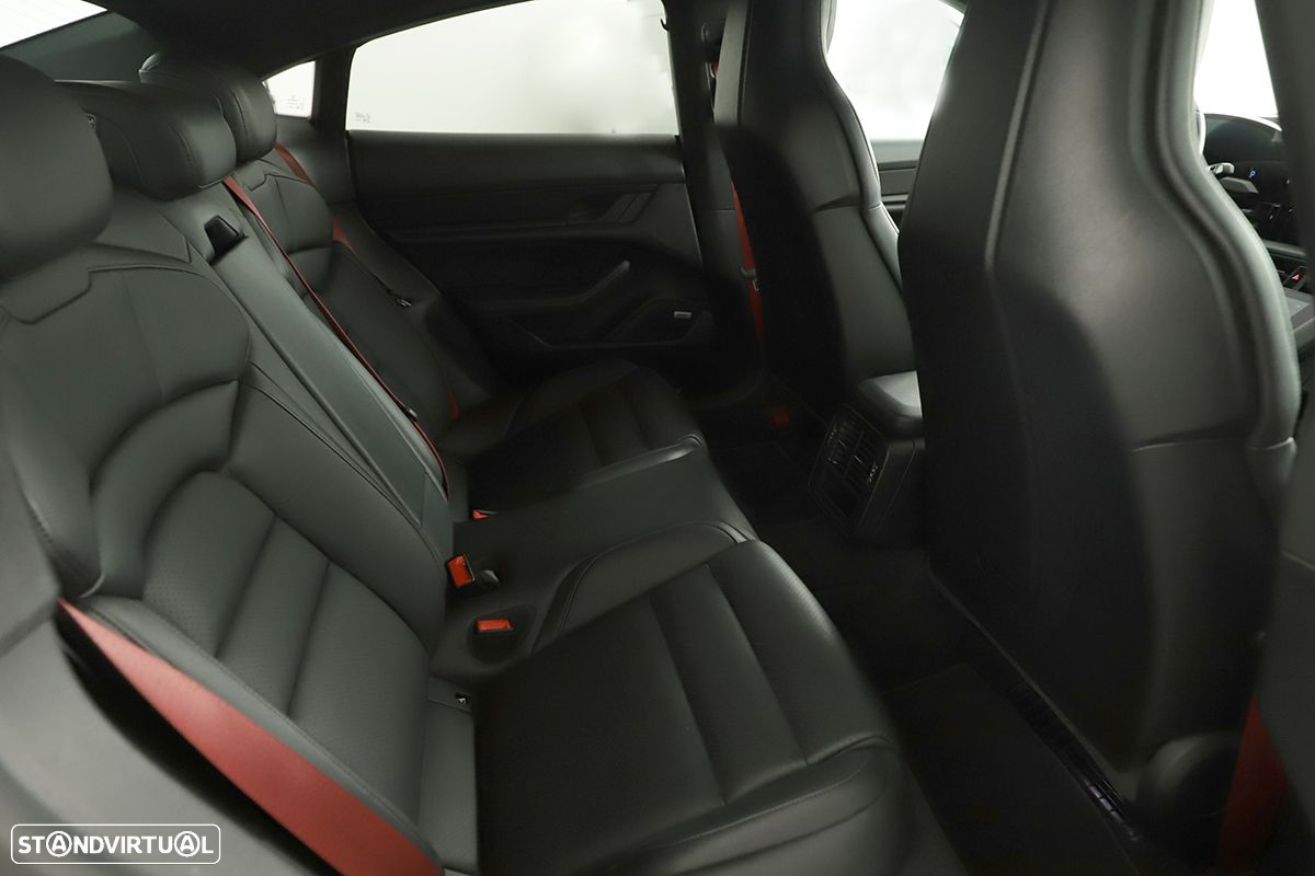 Porsche Taycan 4S - 27