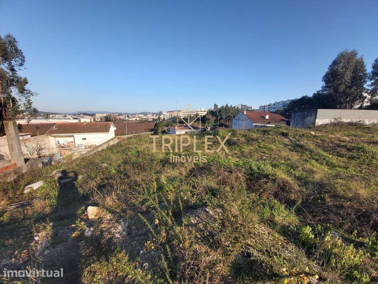 Terreno com vistas desafogadas, Uma ou Duas Moradias - Grande imagem: 5/9