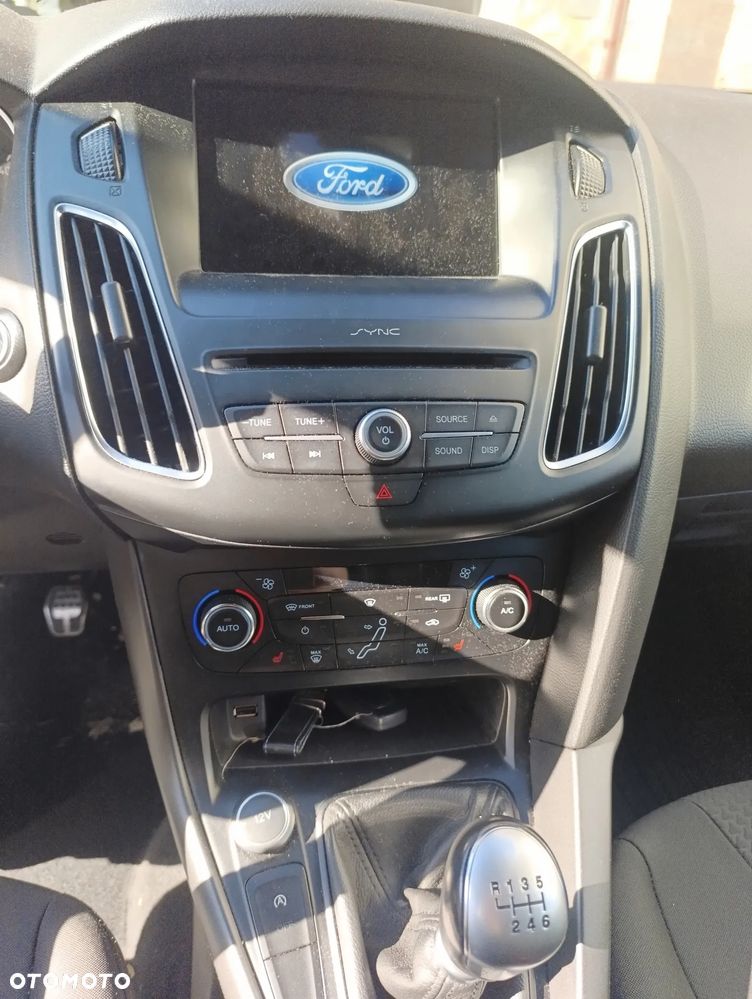 Ford Focus 1.5 EcoBoost ST-Line - 9