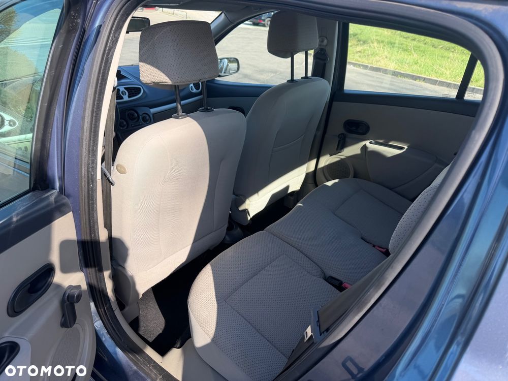 Renault Clio 1.2 16V Confort Authentique - 15