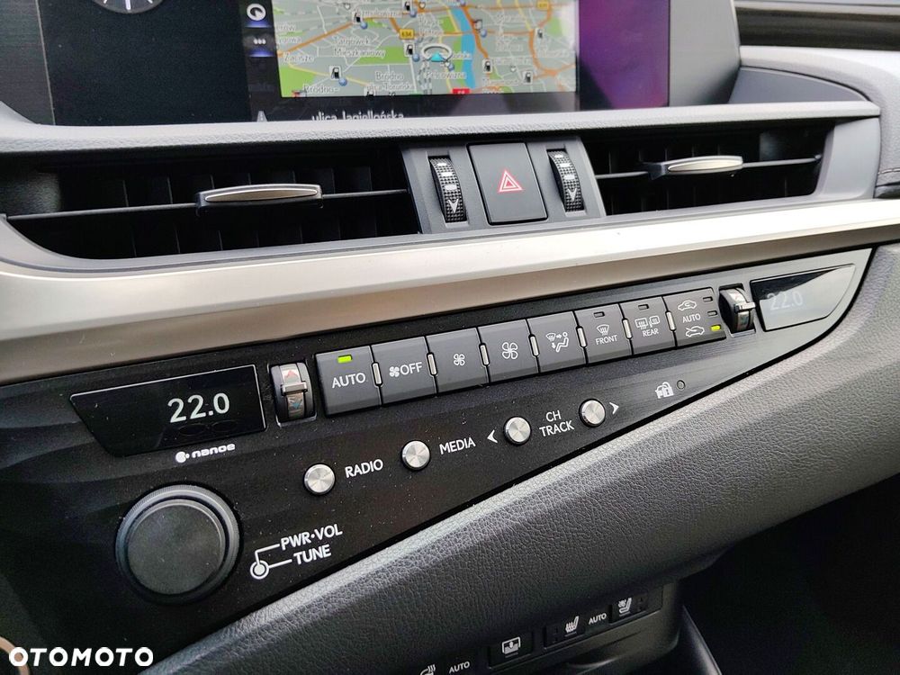 Lexus ES 300h Prestige - 18