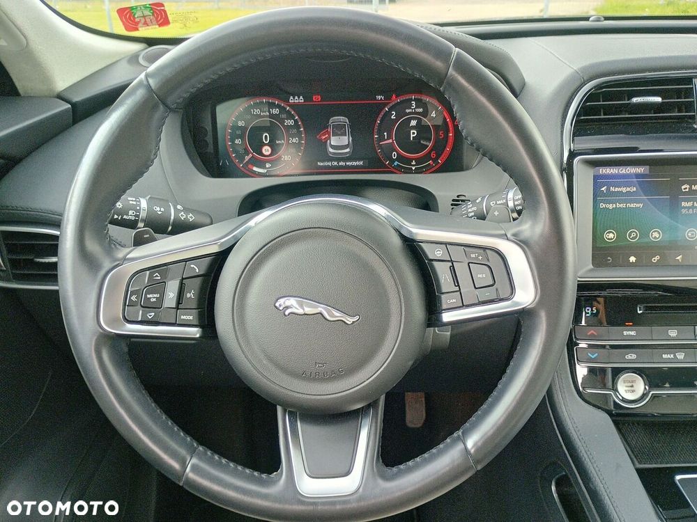 Jaguar F-Pace - 22