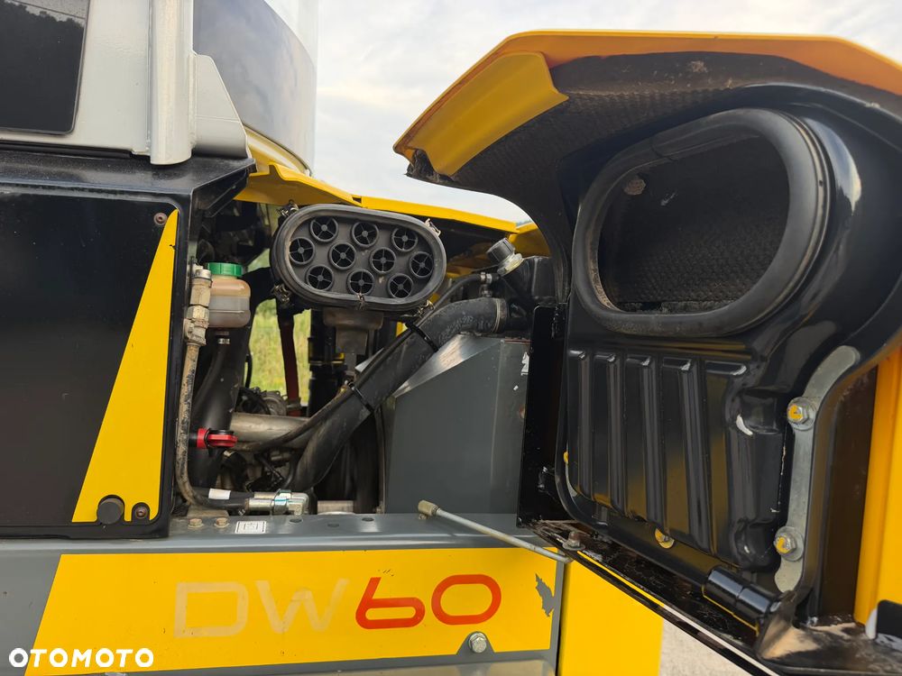 Wacker Neuson DW60 Wozidło Obrotowe 4x4. 6 ton ładowność z Pełną kabiną. OBROTOWA koleba 1350 mtg. 2021 rok. Jak nowe z salonu PERKINS turbo silnik. Pochodzi z Norweskiego Gospodarstwa Ziemniaczanego! Pełne sterowanie dżojstik REWERS HYDROSTATIC Ogrzewana Kabina Opony zero zużycia. Aktualna DEKRA. Kamery wysokiej jakośći! Zero luzów i wycieków. Szybka wolna jazda. Wielka Okazja. Ośswietlenie Rozbudowane. Hak kulka - 11