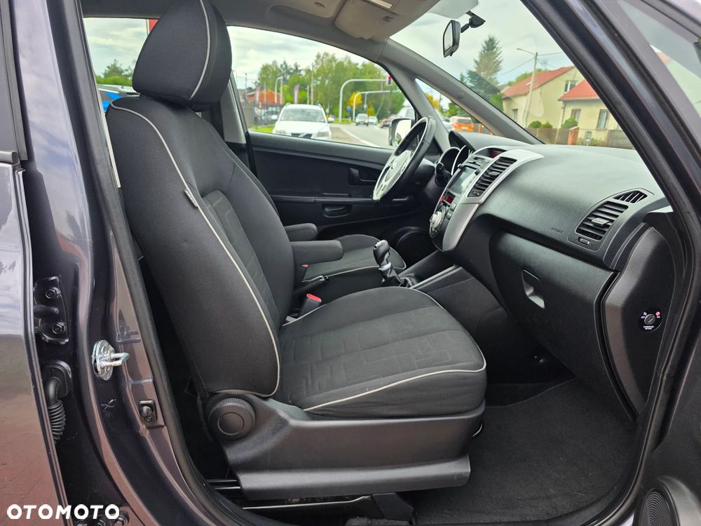 Kia Venga 1.6 CVVT Dream Team Edition - 11